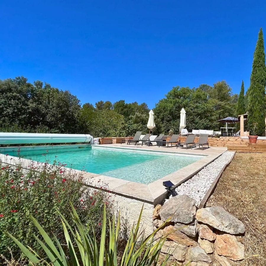 Vacances à Saint Maximin dans une villa avec piscine et jardin
